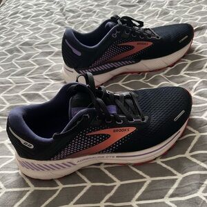 Brooks Women's Black and Pink Athletic Shoes